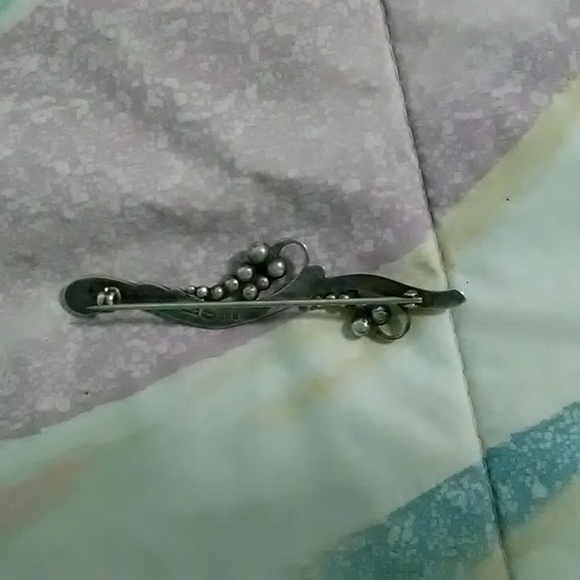 George Jensen Grapes and Vine brooch - Picture 2 of 2